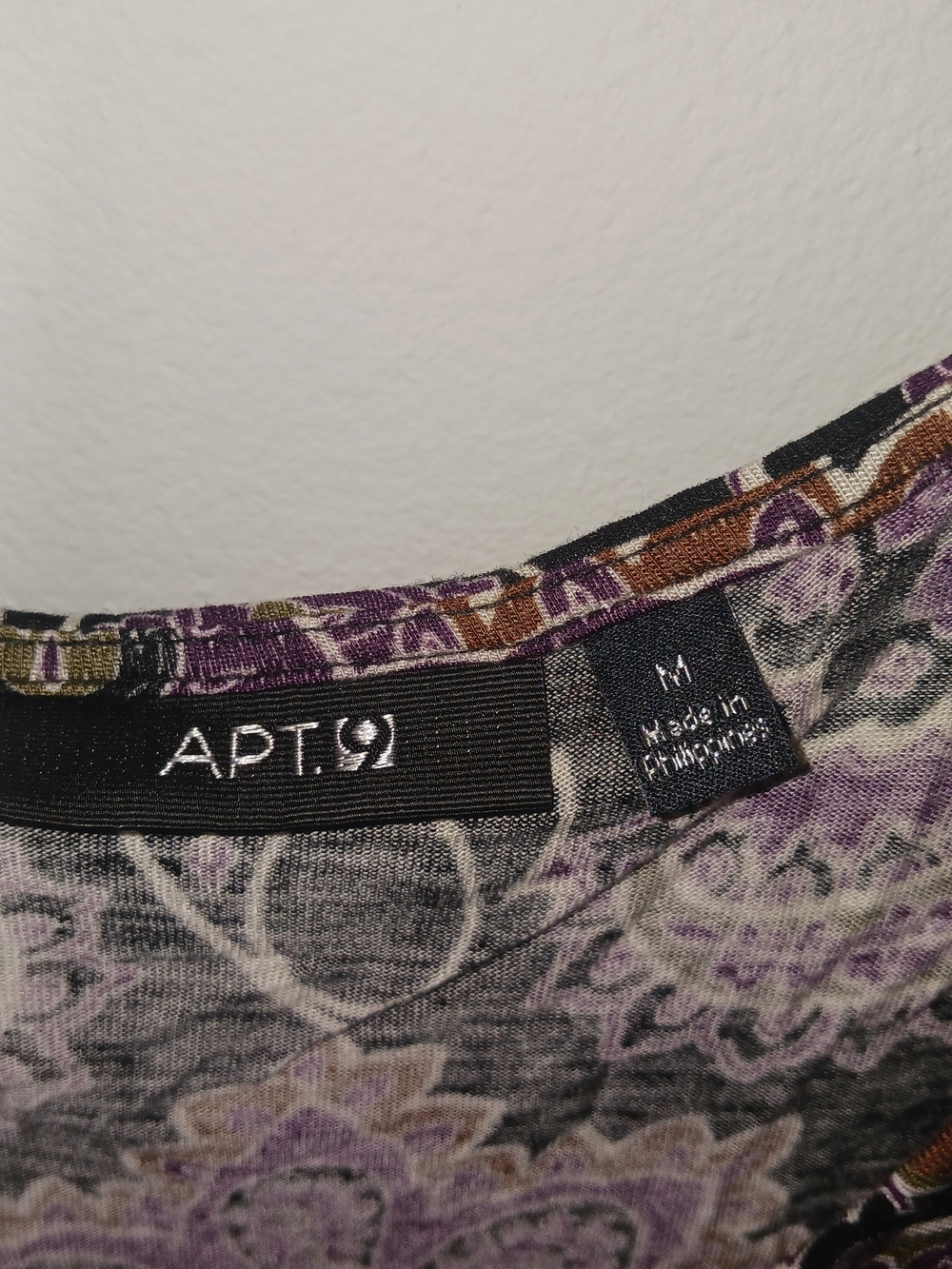 Apt. 9 Purple Paisley V-Neck Ruched Front Blouse. 100% Stretchy Rayon - Picture 5 of 6